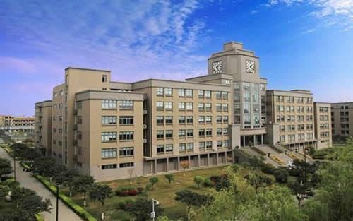 銀杏酒店管理學(xué)院酒店管理專業(yè)學(xué)子在國色天鄉(xiāng)陸地樂園萬圣節(jié)高校營銷大賽中展現(xiàn)實(shí)戰(zhàn)風(fēng)采